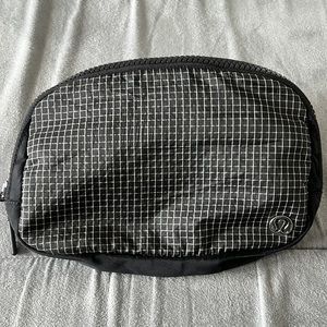 COPY - Lululemon belt bag